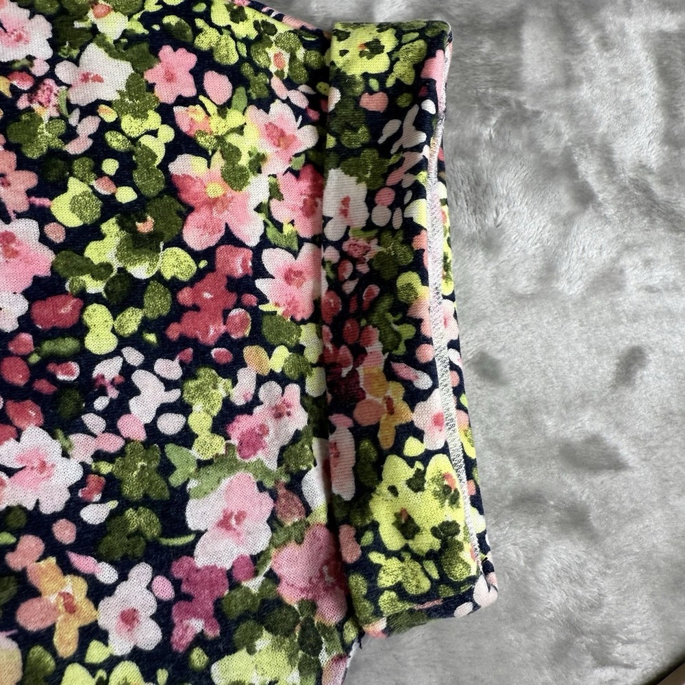 Crown & Ivy Top Women's Crew Neck Tee Cuffed Sleeve Size XS Floral - Picture 3 of 8